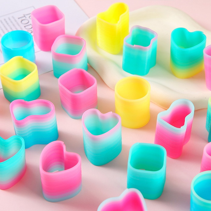 Colorful Shaped Rainbow Spring Toys – Heart, Diamond & Circle Coil Rings for Kids, Party Favors & Cross-Border Gifts