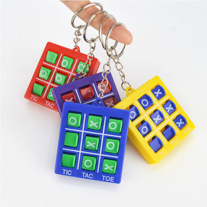 Tic-Tac-Toe Keychain Game – Rotating X-O Puzzle Toy for Kids – Educational Travel Gift Pendant